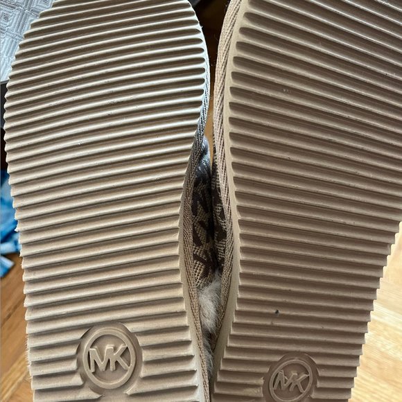 Michael Kors Slippers - Picture 2 of 2